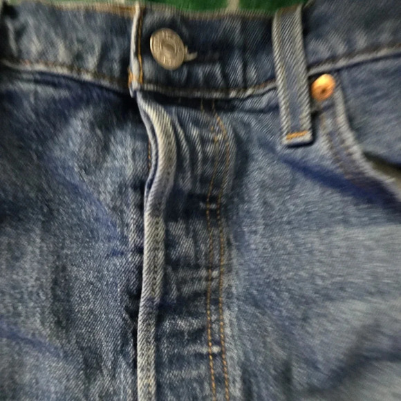 Levi's Distressed Women's Jean Shorts Size 32 - Picture 6 of 6